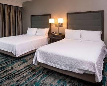 Hampton & Lacey, Wa Hotel